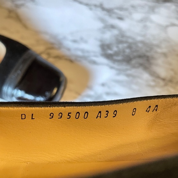 SALVATORE FERRAGAMO BOUTIQUE Black Suede & Patent Leather Pumps 8A - Picture 8 of 11